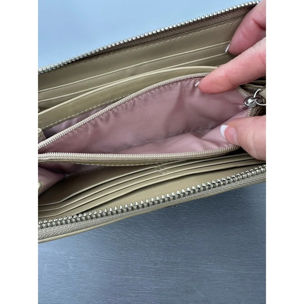 Coach Campbell Embossed Leather Wallet Clay Bisque‎ Large Zip Around RARE